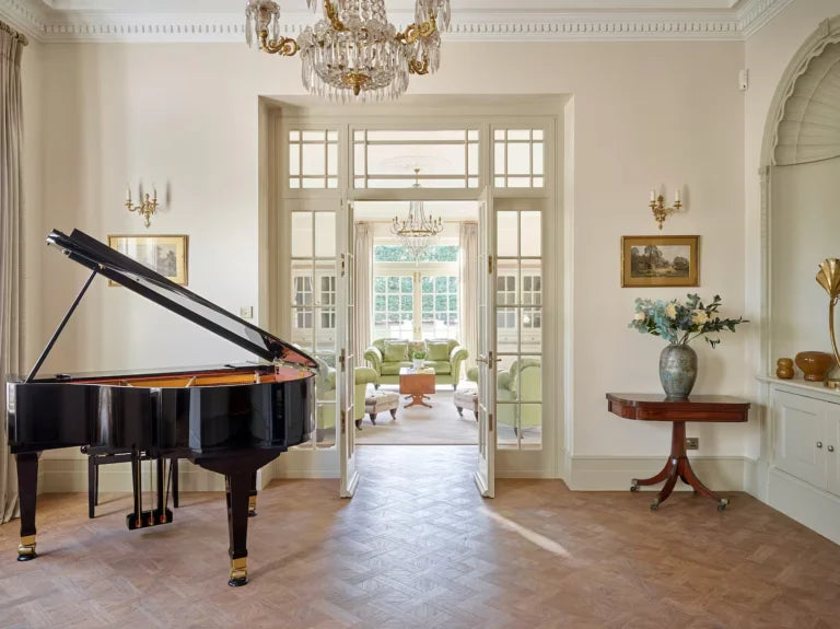 Grand piano lounge